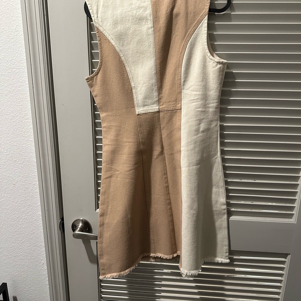 Elegant Sleeveless Colorblock Dress - Picture 2 of 3